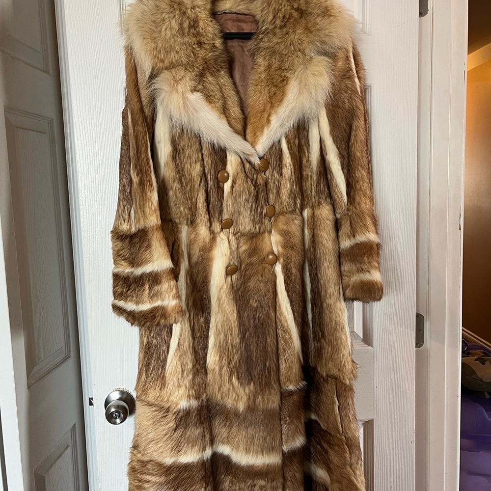 Luxurious Fur Coat with Double-Breasted Design